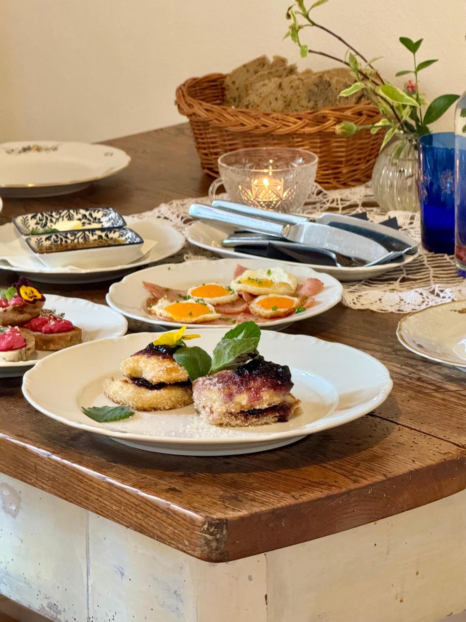 Restaurant A Penzion Na Cechach Hotel Korouhev Екстериор снимка